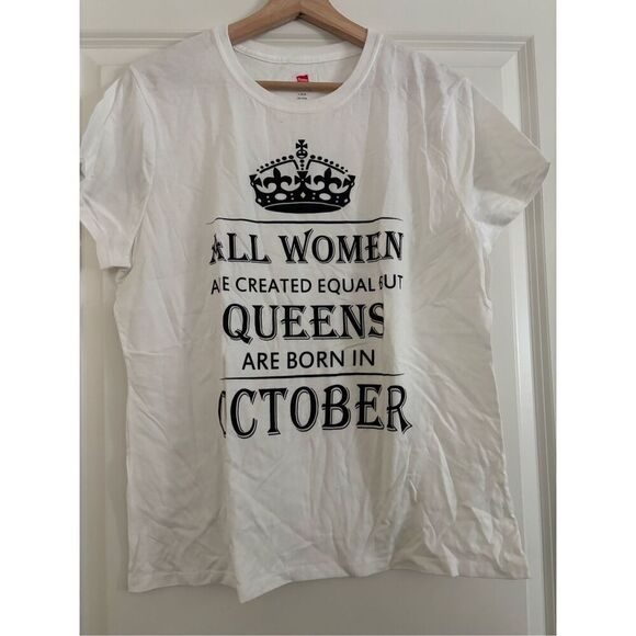 Queens are Born in October Women's T-shirt size Large - Picture 1 of 2